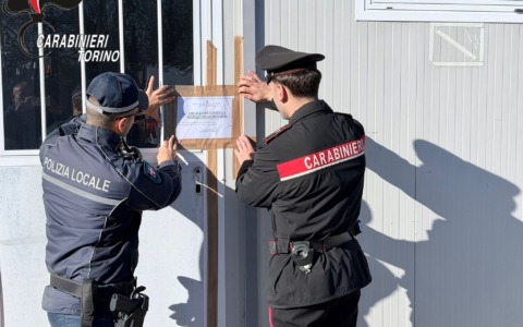 Case abusive nel campo nomadi di Settimo Torinese: cinque denunciati