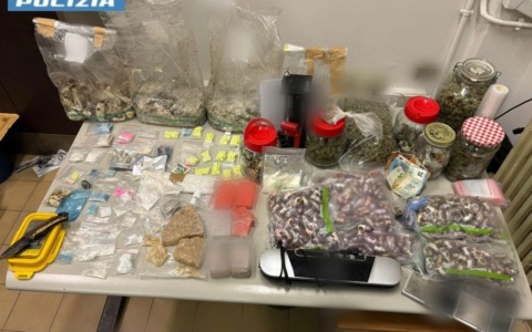 In casa oltre 9 chili di droga: coppia arrestata nel quartiere Aurora a Torino