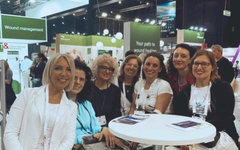 Dopo una ferita lunga cinque anni Antonietta torna a camminare: la terapia innovativa della vulnologia dell’Asl AL