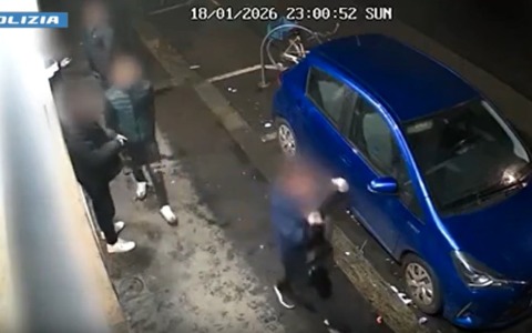 Rapina fuori da una sala scommesse nel quartiere Aurora a Torino: 2 arresti