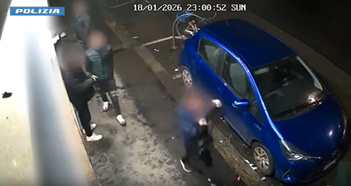 Rapina fuori da una sala scommesse nel quartiere Aurora a Torino: 2 arresti