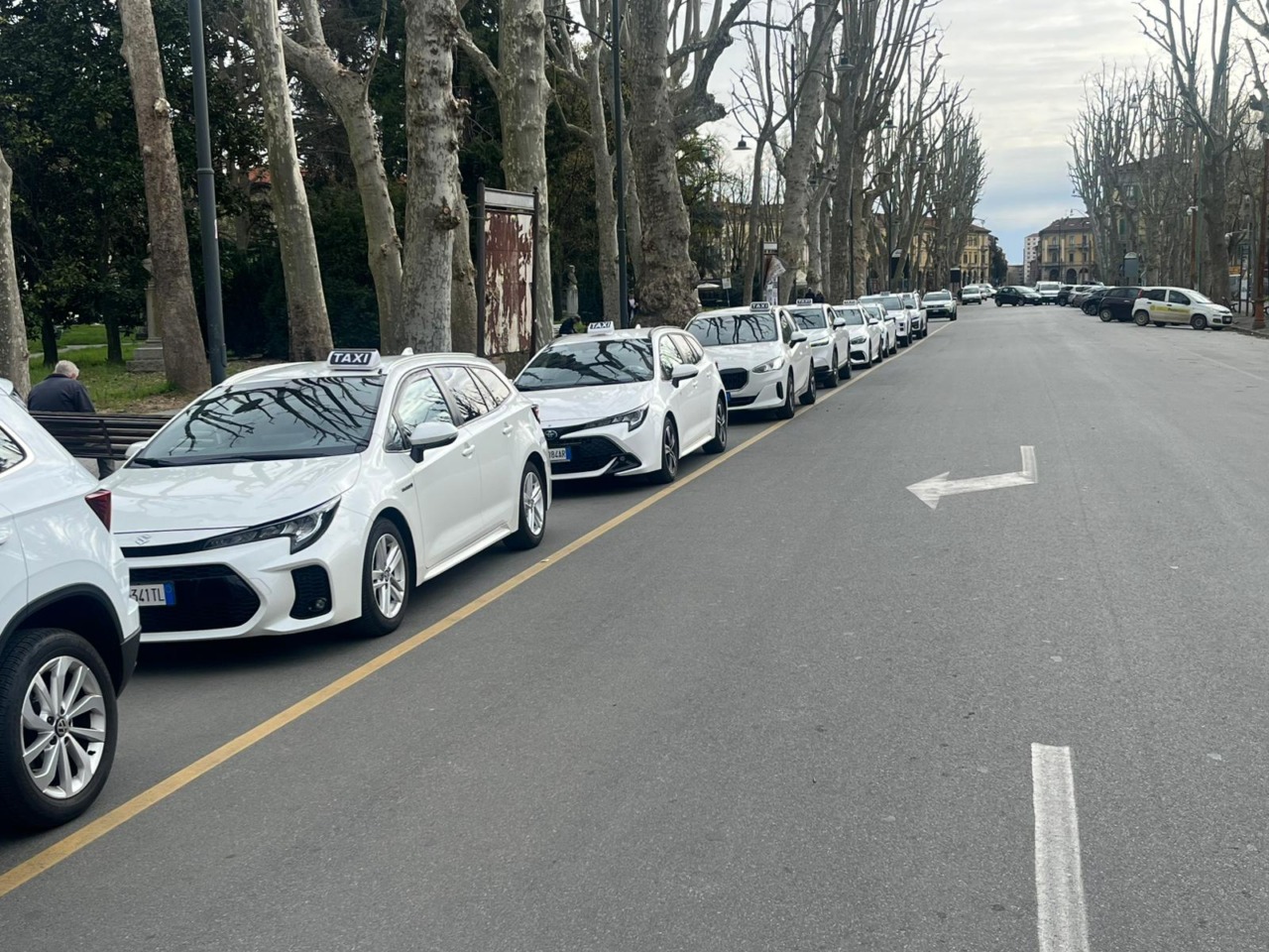 Sassaiola contro taxi ad Alessandria, FdI: “Non si spostano i cittadini onesti, si tolgono i delinquenti”