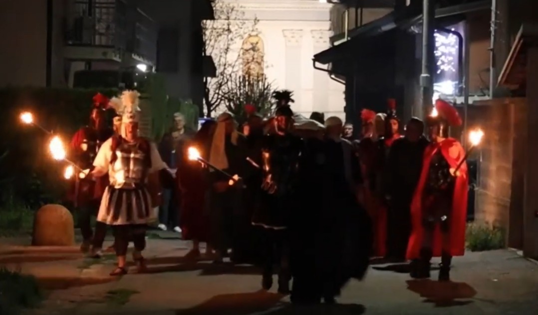 Nella piccola frazione di Tonengo, la via Crucis con 50 figuranti