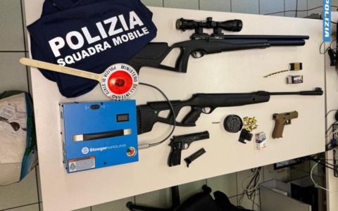 Trovato in possesso di una pistola rubata e di una carabina: arrestato dalla Polizia di Alessandria