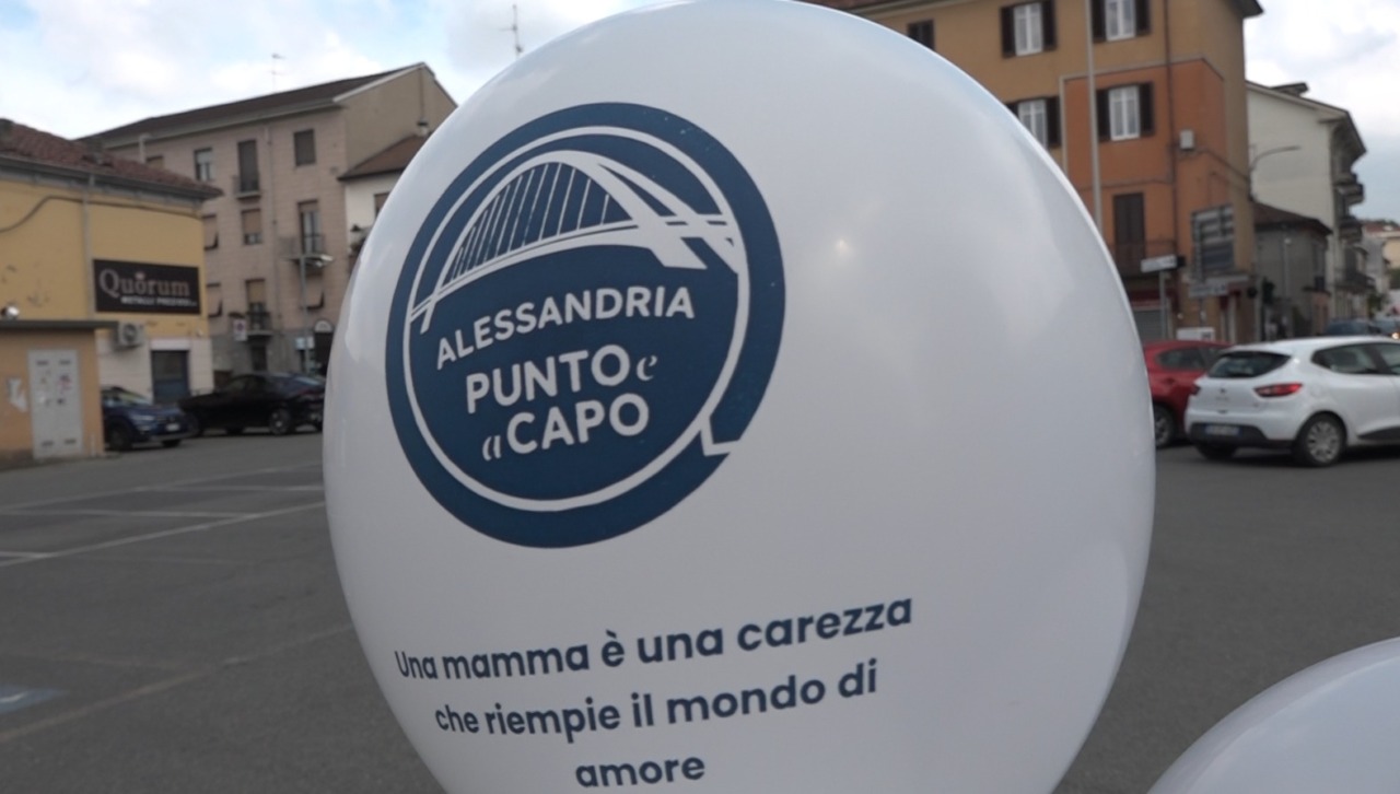 Palloncini e sorrisi, Alessandria Punto e a Capo celebra la “Festa della mamma”