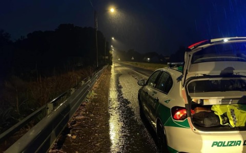 Rio Lovassina sotto osservazione: allagati campi e statale