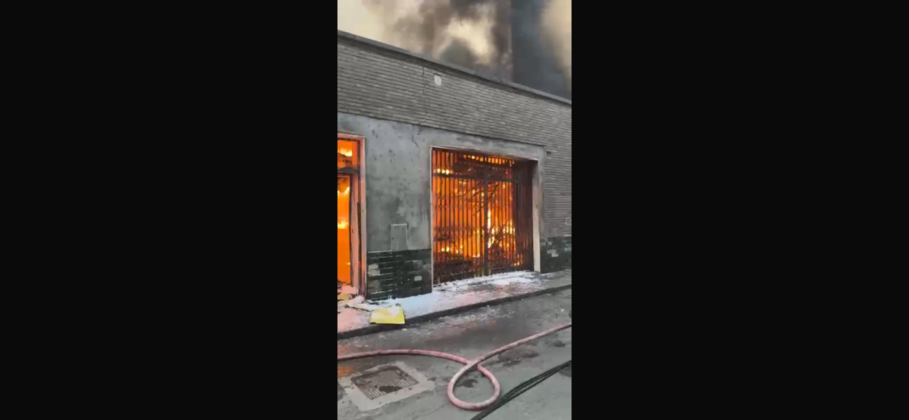 Incendio a Casale Monferrato, fumo tossico da un negozio di videocassette