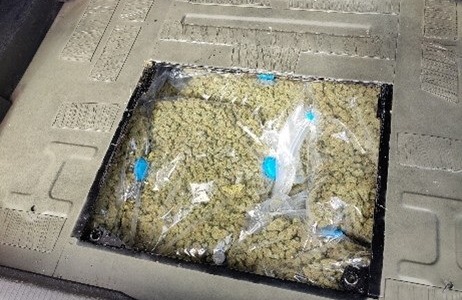 Fermato lungo la A26 con oltre 16 chili di marijuana nascosta nell’auto: arrestato 40enne