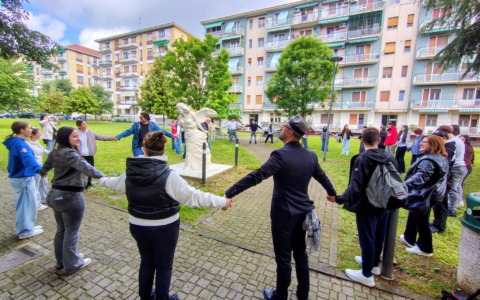 La statua della Nike a Casale Monferrato per ricordare le vittime del Covid e i sanitari