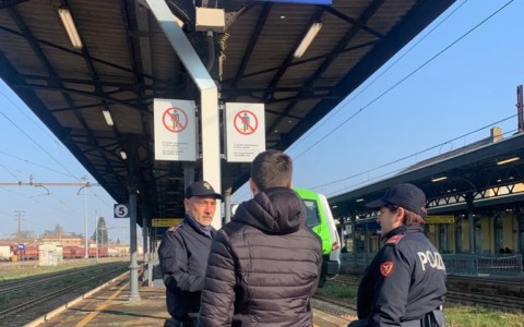 Controlli nelle stazioni alessandrine: un arresto per furto su un treno e un ordine di carcerazione