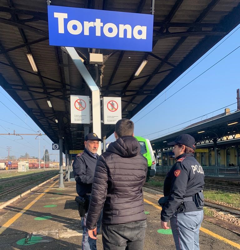 Controlli nelle stazioni alessandrine: un arresto per furto su un treno e un ordine di carcerazione