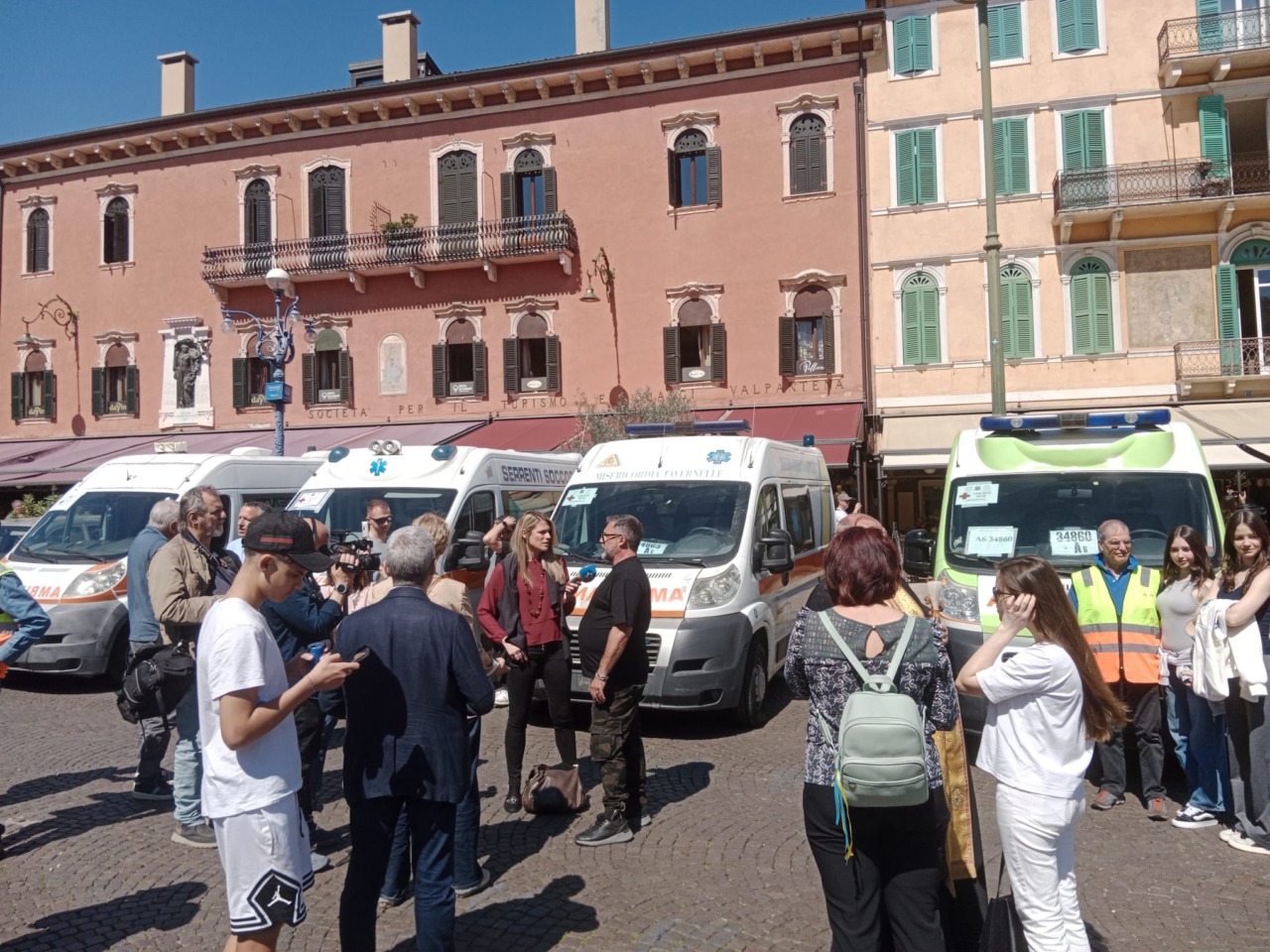 11 ambulanze in partenza per l'Ucraina Verona Alessandrino