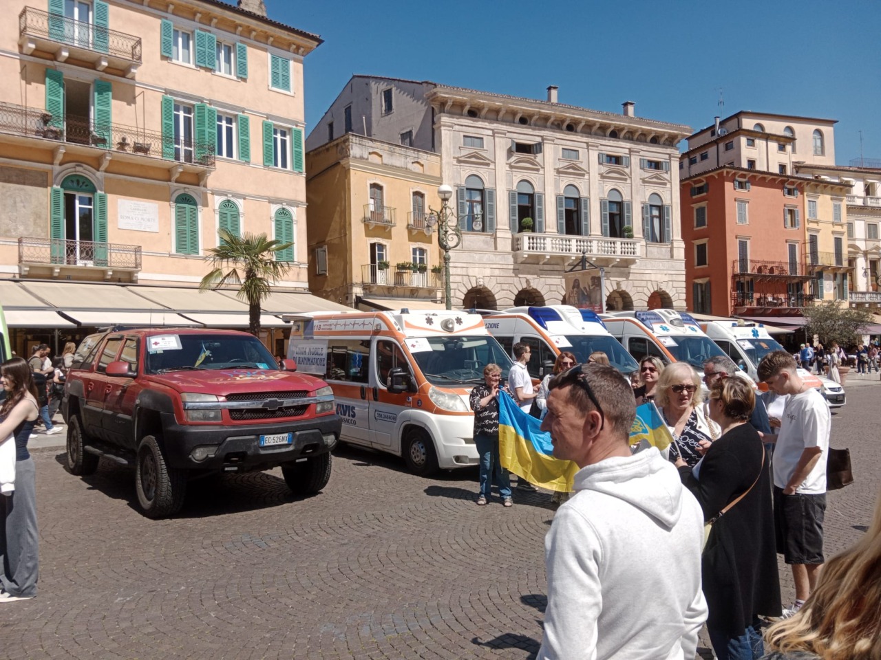 11 ambulanze in partenza per l'Ucraina Verona Alessandrino