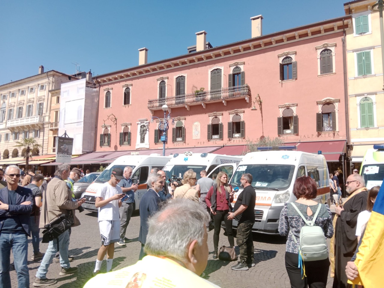 11 ambulanze in partenza per l'Ucraina Verona Alessandrino