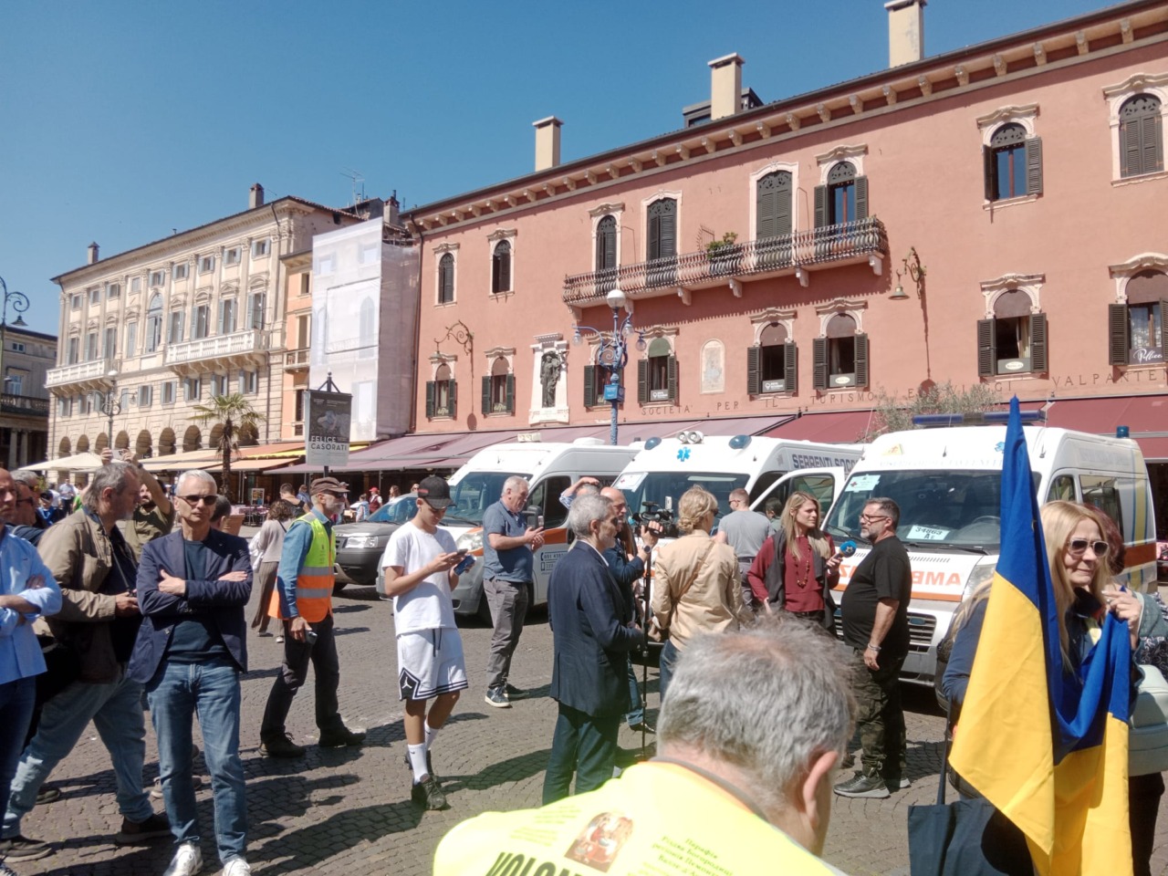 11 ambulanze in partenza per l'Ucraina Verona Alessandrino