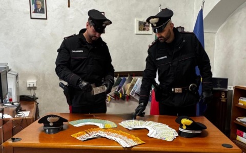 Furto di gratta e vinci nell’Astigiano, arrestati quattro uomini dopo la fuga sulla SP 590