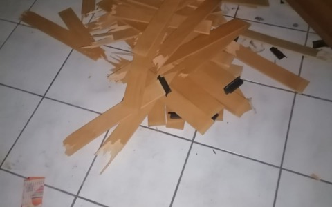 Rientra a casa e trova l’alloggio svuotato e la serratura cambiata: la denuncia del Comitato di lotta per la casa