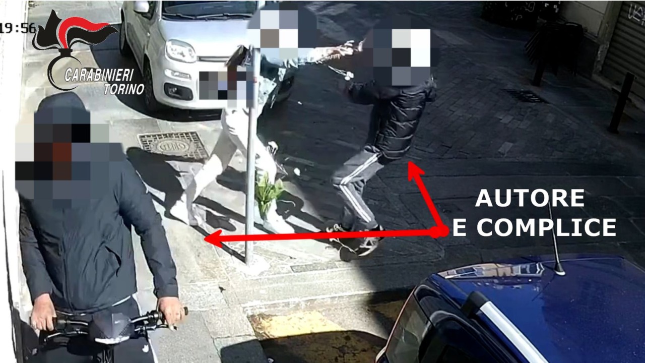 Torino: strappano la collanina a 73enne ma lei rincorre gli autori, arrestato un 24enne
