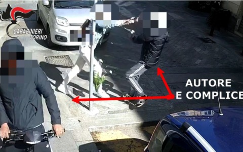 Torino: strappano la collanina a 73enne ma lei rincorre gli autori, arrestato un 24enne
