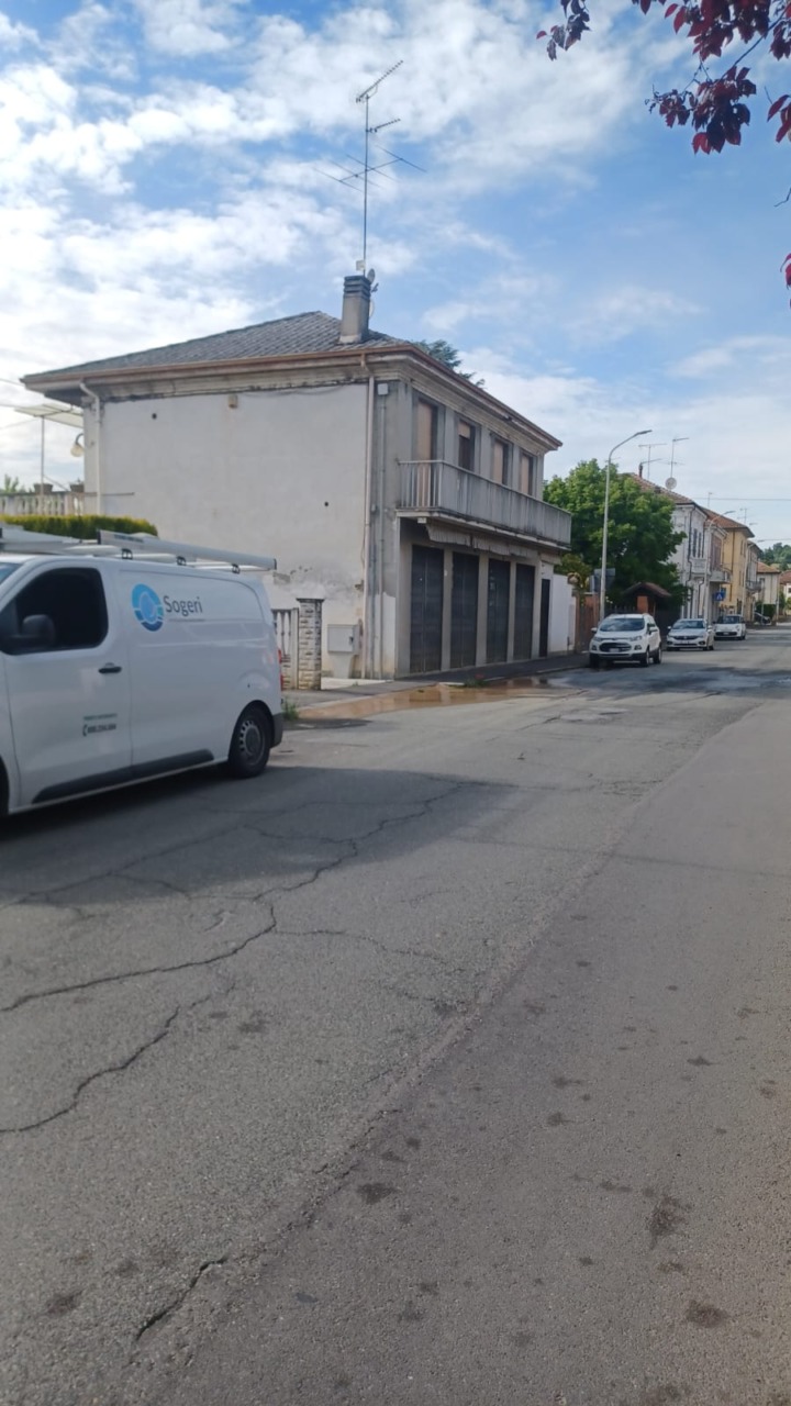 Guasto alla rete idrica a Valmadonna: acqua sospesa fino alle 22