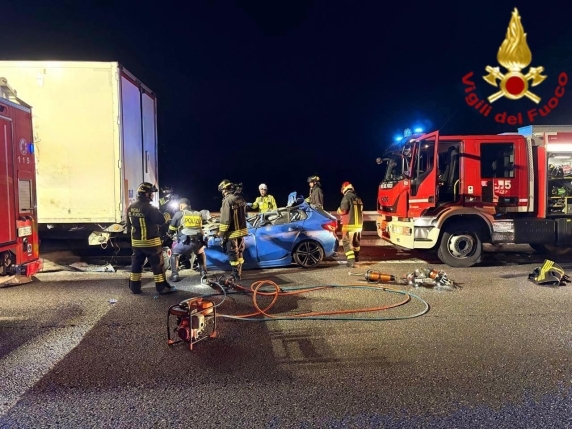 Schianto tra auto e tir sulla A1: muore un giovani di Alessandria