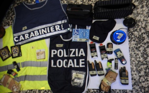 Torino, arrestati i “finti addetti comunali” e i “finti poliziotti”: colpivano anziani nelle loro case