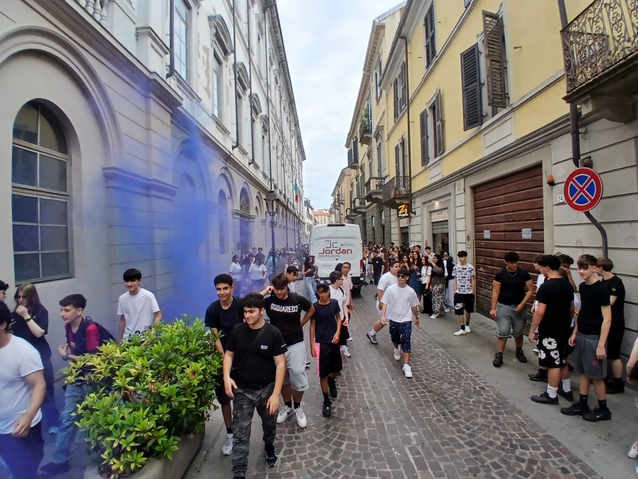Ultimo giorno di scuola, tra voglia di vacanze e attesa per la Maturità