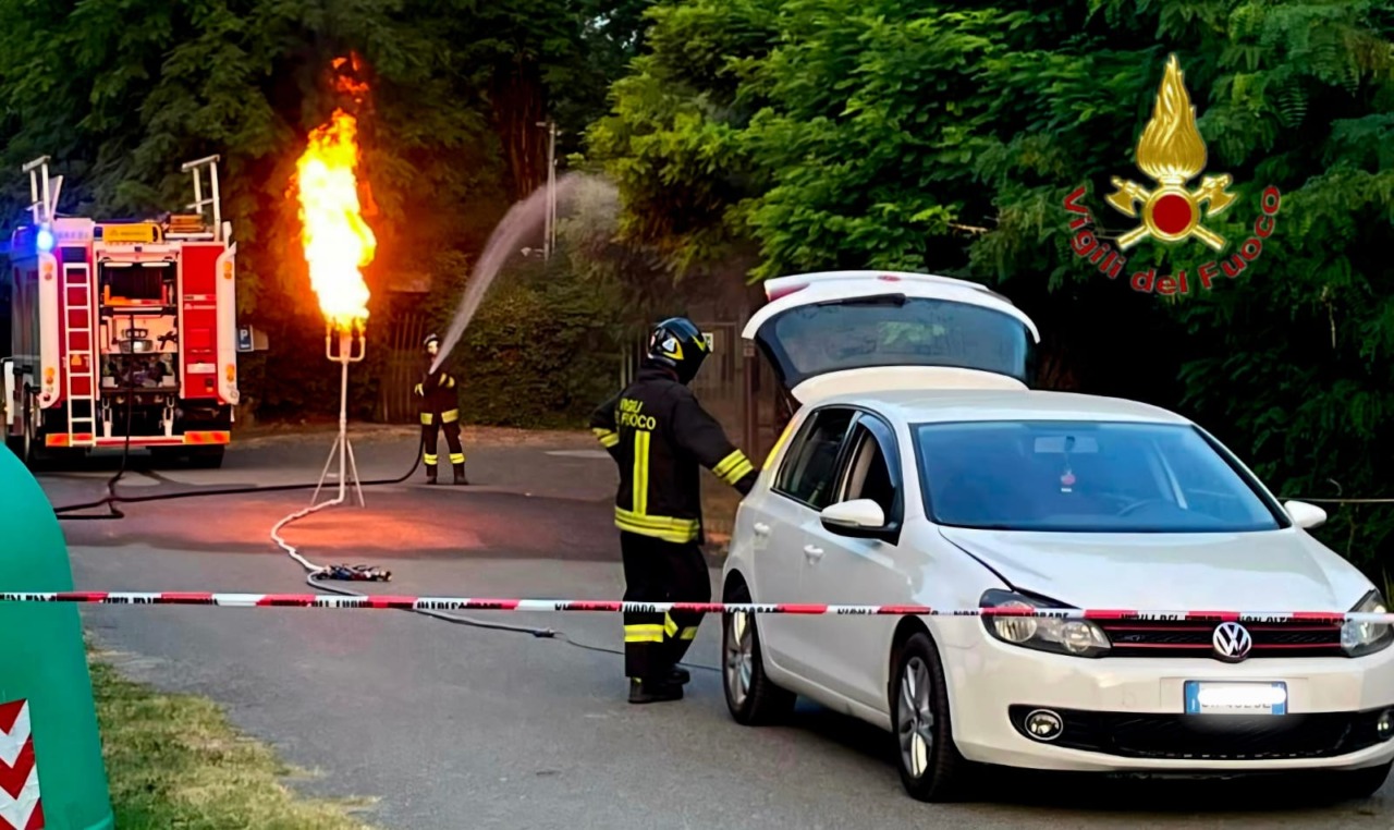 Montecastello, perdita di GPL da un’auto: Vigili del Fuoco bruciano il gas in sicurezza