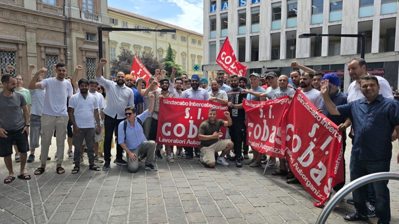 Sospeso lo sciopero davanti al magazzino In’s di Tortona, Si Cobas: “Allontanato il capo area”