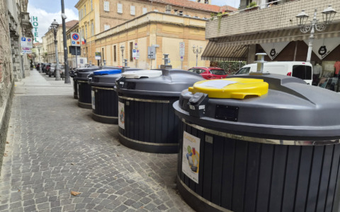 Nuove isole ecologiche a Casale Monferrato. Sanzioni per l’abbandono di rifiuti in via Vidua