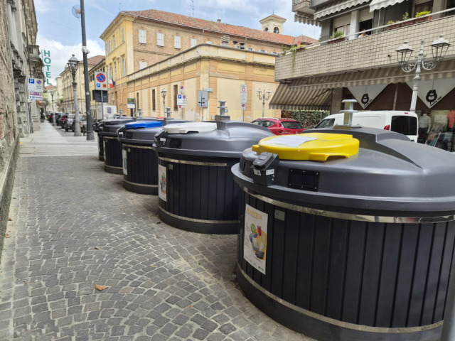Nuove isole ecologiche a Casale Monferrato. Sanzioni per l’abbandono di rifiuti in via Vidua