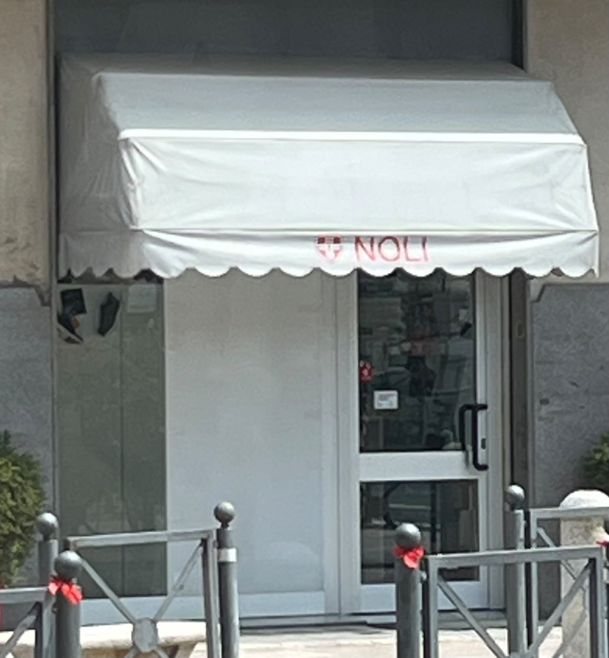 Spaccata davanti al negozio Noli di via Dante ad Alessandria