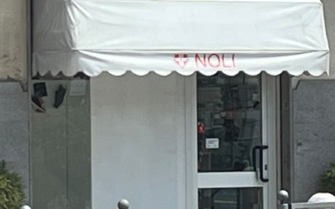 Spaccata davanti al negozio Noli di via Dante ad Alessandria