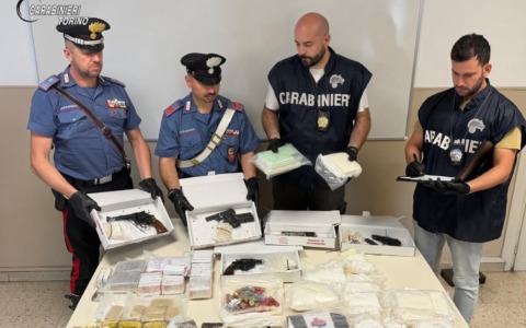 Maxi sequestro di droga e armi tra Bosconero e Torino: due arresti dei Carabinieri