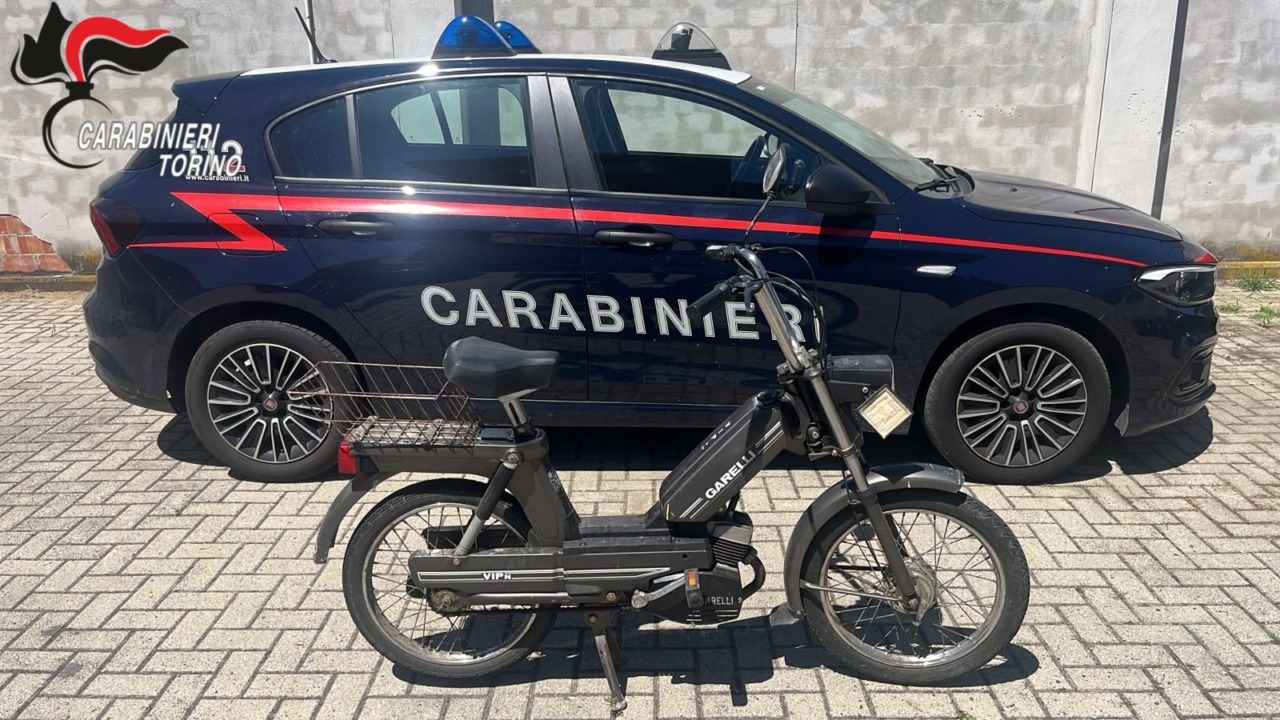Restituito dopo 42 anni il Garelli rubato: ritrovamento a Volpiano, denuncia per ricettazione