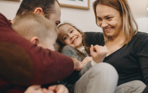 Affido familiare, l’ASL AL cerca nuove famiglie: due incontri pubblici a Casale Monferrato