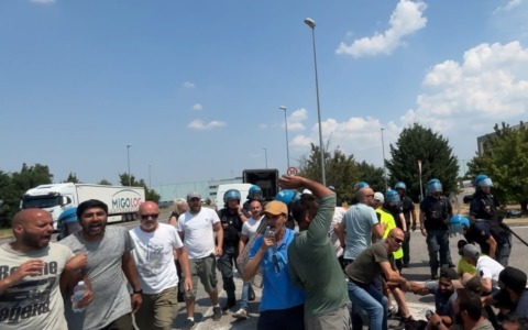 Sgomberato il presidio dei lavoratori INS di Tortona