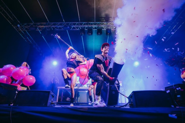 Summer Music Village a Torino outlet tra musica e spettacolo