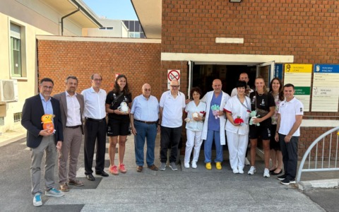 Il BCC Derthona Basket dona all’Ospedale Infantile di Alessandria i peluche raccolti dai tifosi