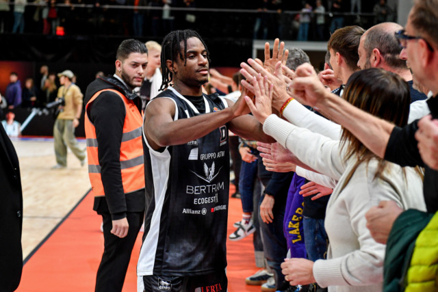 Ezra Manjon lascia il Derthona Basket, la società: “Grazie di tutto Ez”