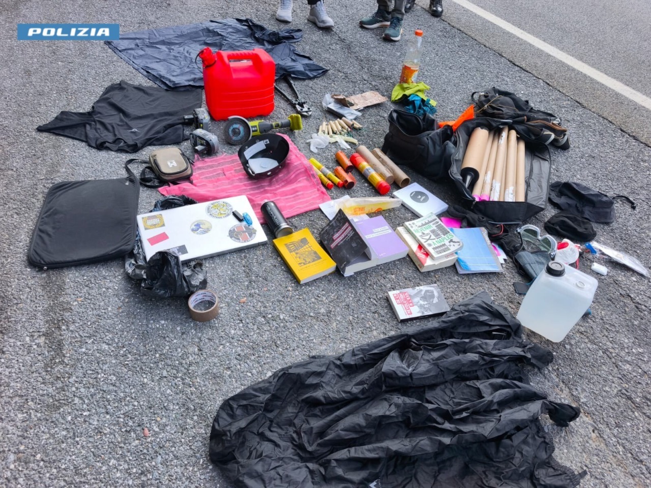 Torino, controlli della Polizia in vista del Festival dell’Alta Felicità: tre cittadini francesi allontanati dall’Italia