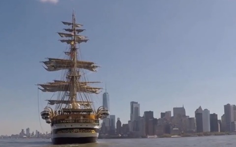 Da Genova a New York: successo della nave Amerigo Vespucci nella Grande Mela