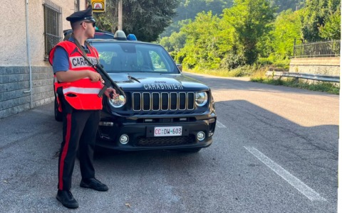 Lite tra vicini ad Arquata Scrivia degenera con una coltellata e colpo di pistola a salve: due denunce