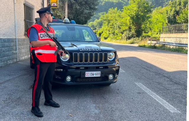 Lite tra vicini ad Arquata Scrivia degenera con una coltellata e colpo di pistola a salve: due denunce
