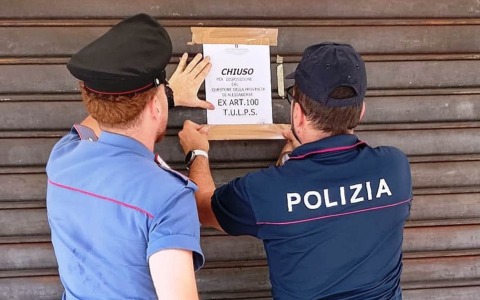 Violenza dentro e fuori dal locale: chiuso per 7 giorni un bar del centro di Casale Monferrato