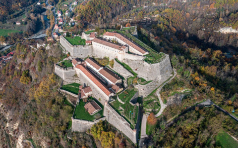 Il Forte di Gavi riapre al pubblico dopo il restauro: nuovi spazi museali, percorsi inclusivi e tecnologie digitali