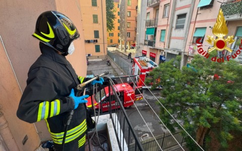 Genova, incendio in cucina in via Fillak: salvata una persona dai Vigili del Fuoco