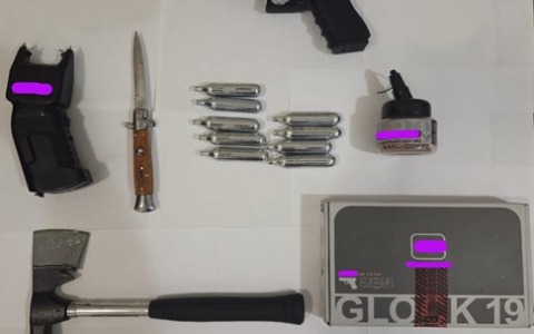 Valenza: trovati con un coltello, un martello e una pistola ad aria compressa. Scatta la denuncia