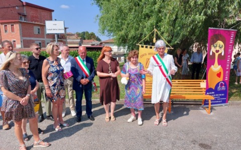 Inaugurata ad Oviglio la 14esima panchina arancione in provincia di Alessandria