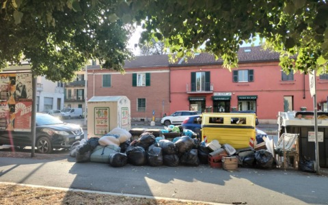 Rifiuti abbandonati al quartiere Cristo: l’Associazione Alessandria Sud chiede controlli più severi